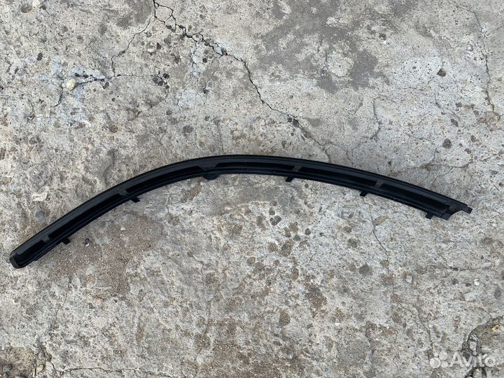 Молдинг переднего бампера VW Passat B5 правый