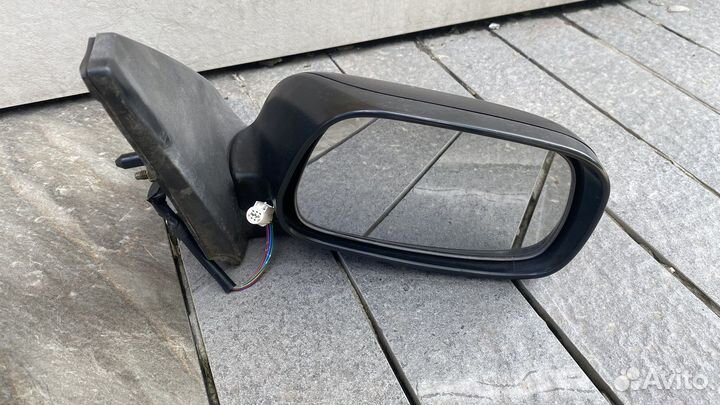 Pntiac vibe правое боковое зеркало