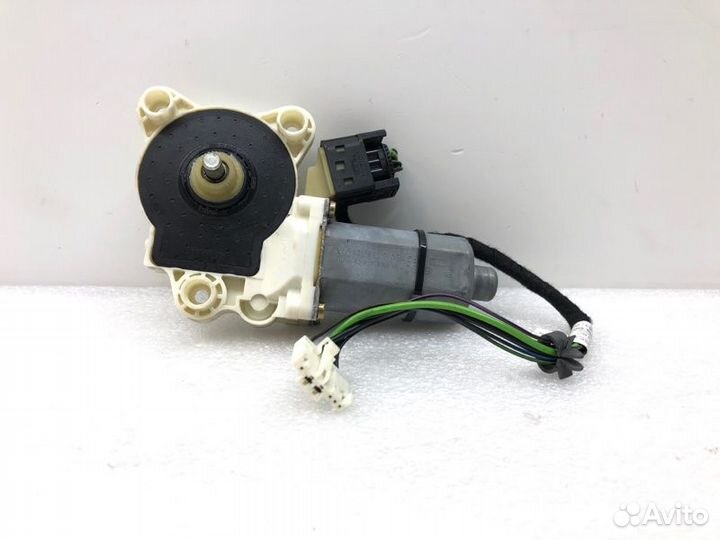 Моторчик стеклоподъемника передний левый
