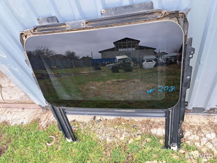 Люк Mercedes w208