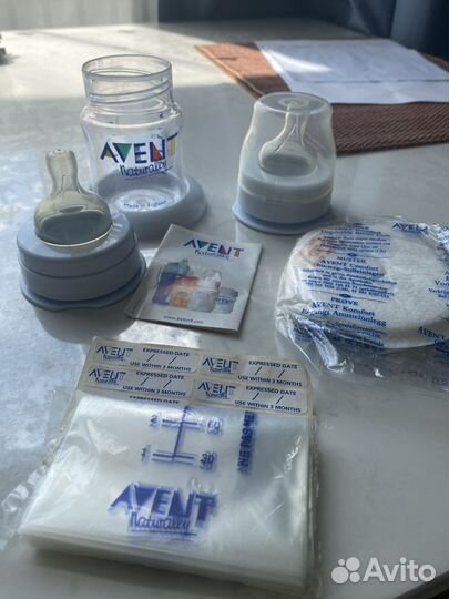 Молокоотсос+Бутылочка Avent+ аксессуары