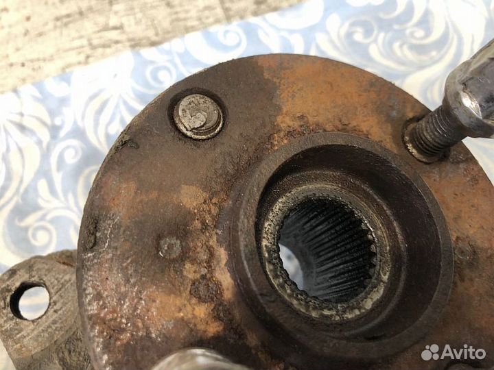 Кулак передний правый Toyota Carina T190