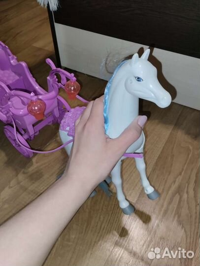 Карета с лошадью