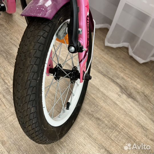 Велосипед четырех колесный для девочки