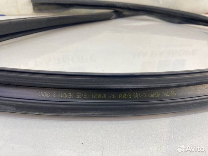 Уплотнительная резинка стекла двери задняя левая