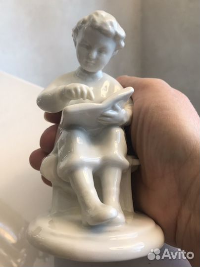 Статуэтка фарфор 