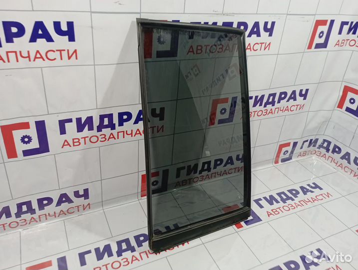 Стекло двери задней левой (форточка) Mitsubishi Pajero (V90) MR436987