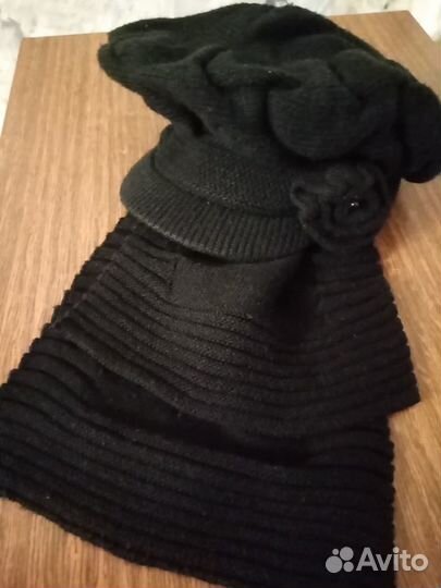 Кепка женская черная с шарфом