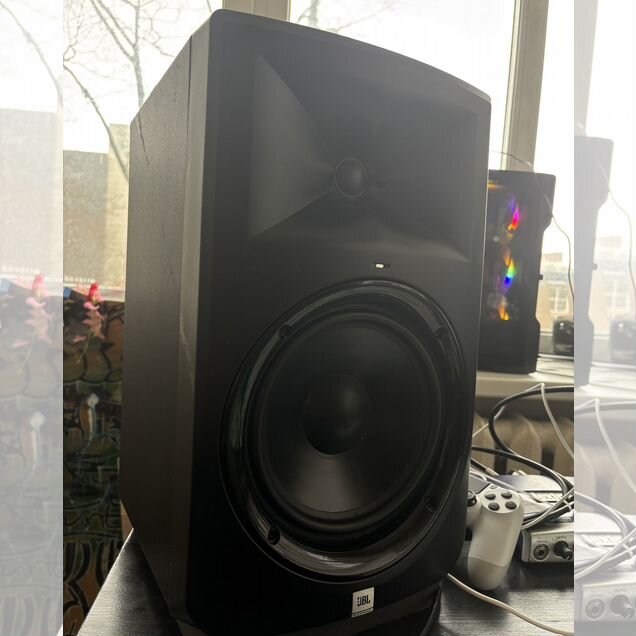 Студийные мониторы JBL LRS308 Пара
