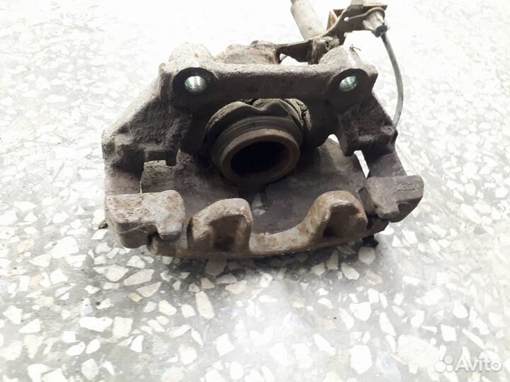 Суппорт тормозной передний левый Volkswagen Passat