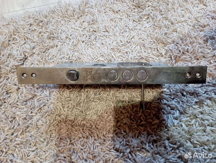 Замок дверной