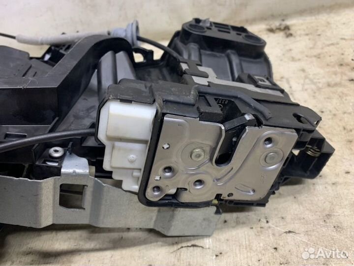 Замок двери передней левой передний левый Volvo