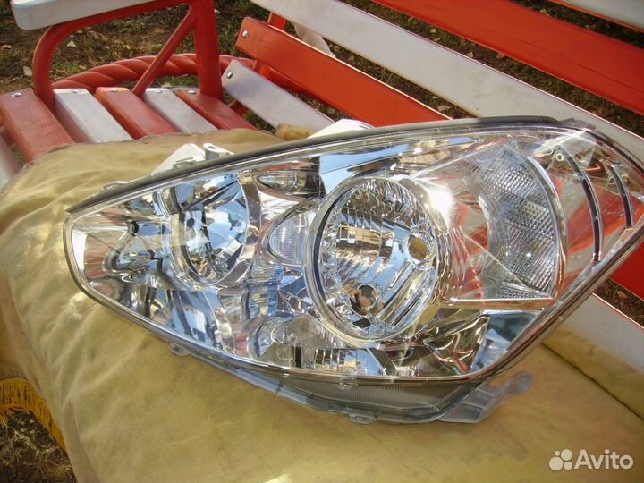 Левая фара на toyota caldina 02-05