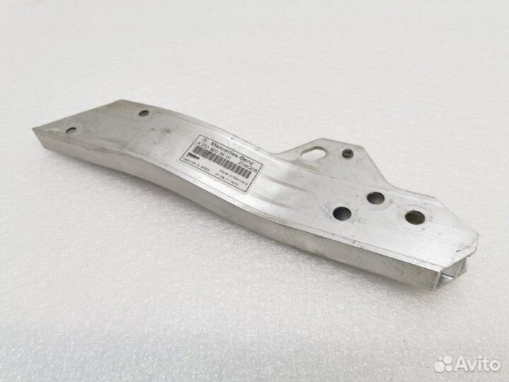 Кронштейн передней панели левый Mercedes-Benz