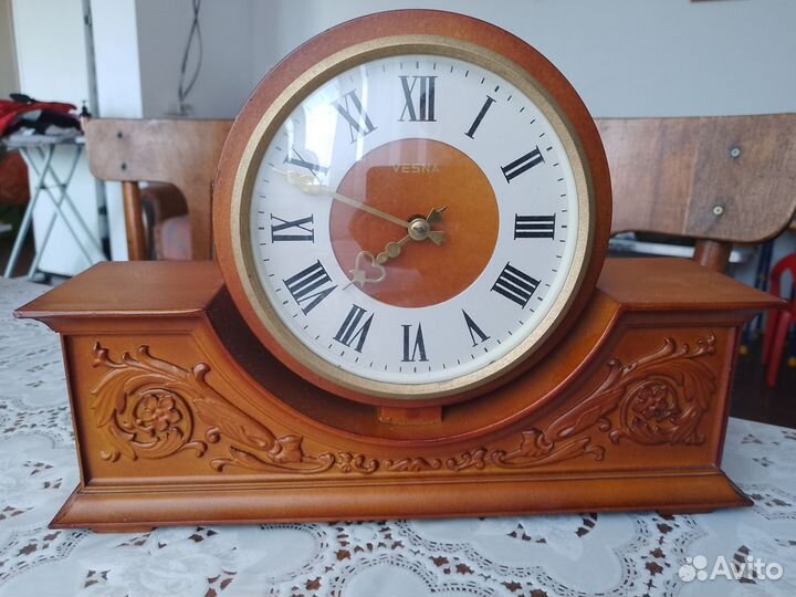 Настольные часы Весна