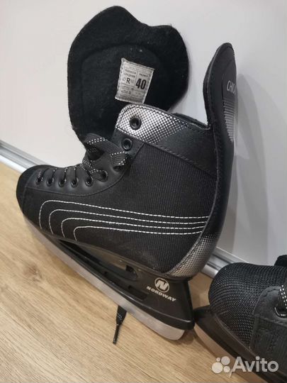 Коньки хоккейные