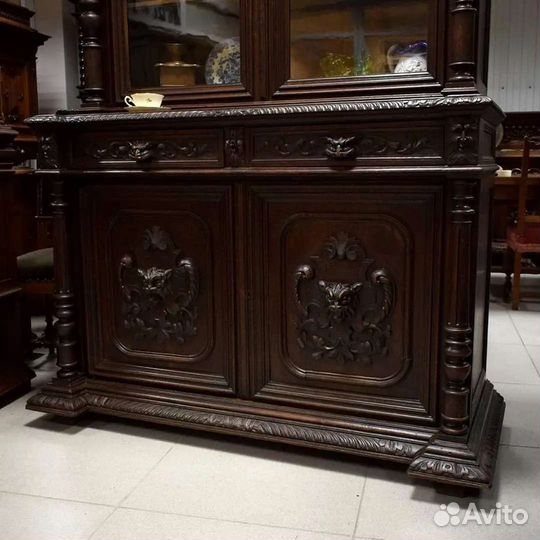 Антикварный буфет в стиле ренессанс