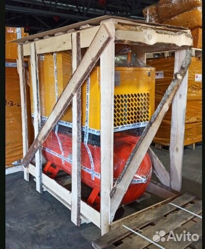 Воздушный компрессор винтовой Berg на ресивере