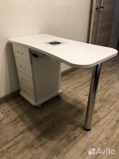 Маникюрный стол с вытяжкой бу