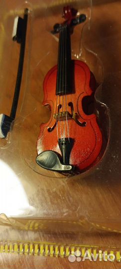 Миниатюрная скрипка