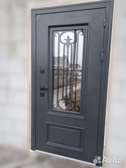 Дверь входная со стеклопакетом