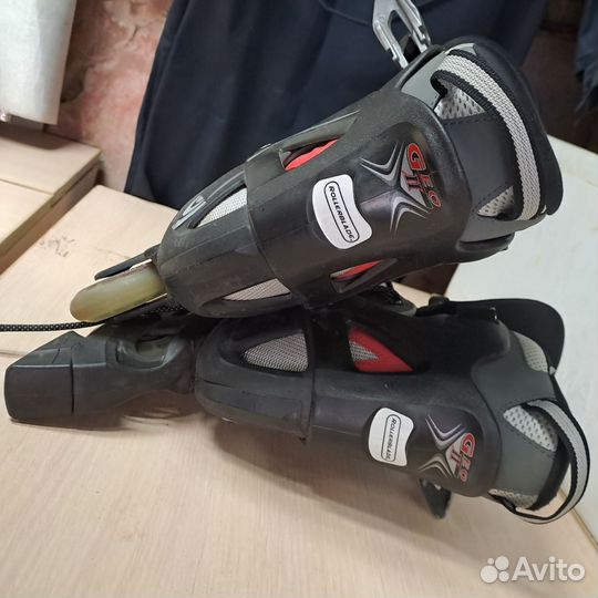 Роликовые коньки