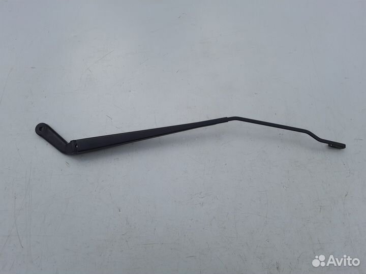 Поводок стеклоочистителя правый Пежо 206