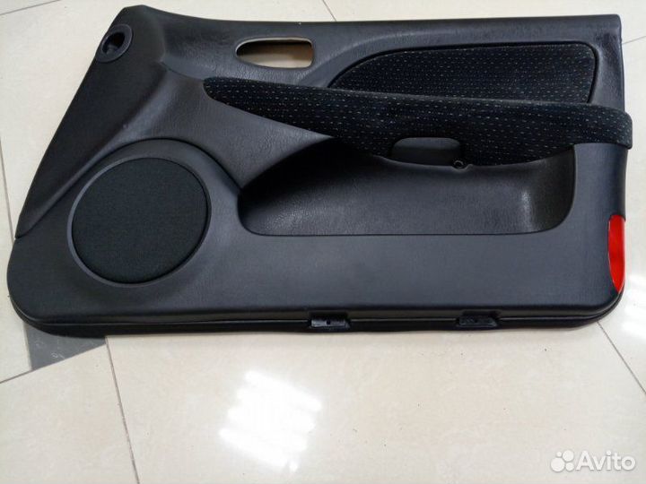 Обшивка двери передняя правая Hyundai Sonata EF