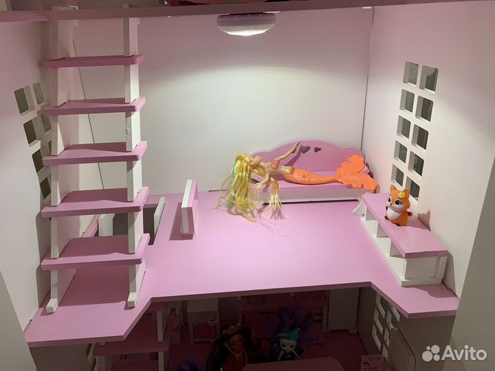 Кукольный домик с мебелью