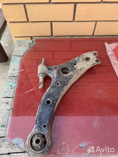 Рычаг левый Toyota Camry 40