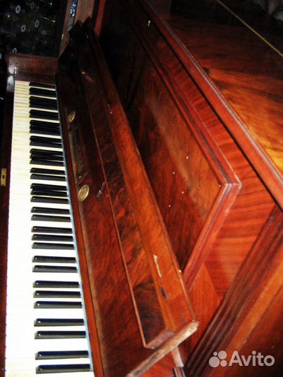 Старинное фортепиано (антиквариат), Красное дерево