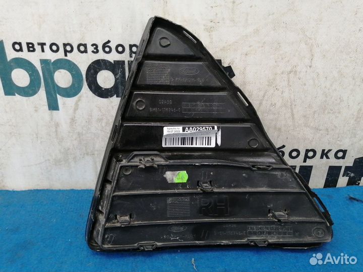 Решетка переднего бампера правая глянцевая