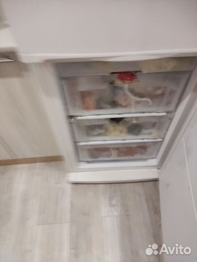 Холодильник IndesitSB200