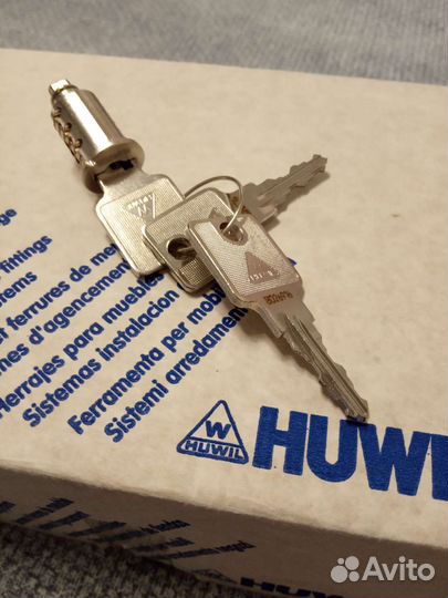 Личинки замков мебельных шкафов huwil