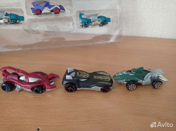 HOT Wheels 10 Машин-Гонки,Меняющих цвет в воде