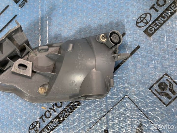 Фонарь в бампер задний левый Toyota Rav4 XA40 2012