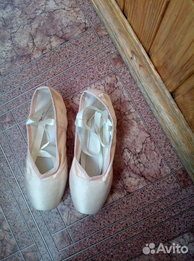 Пуанты и балетки для занятий танцами и гимнастикой