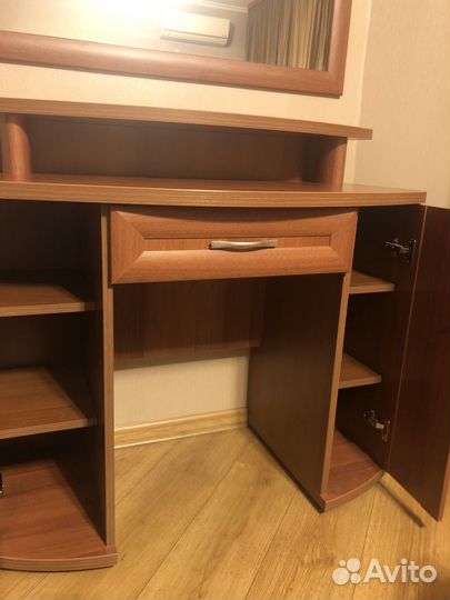 Туалетный столик + зеркало