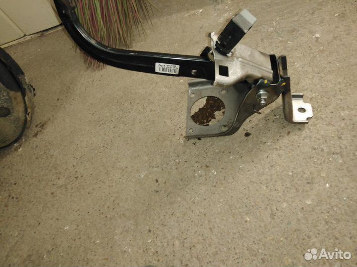 Педаль тормоза Hyundai Solaris хэтчбэк G4FA 2013