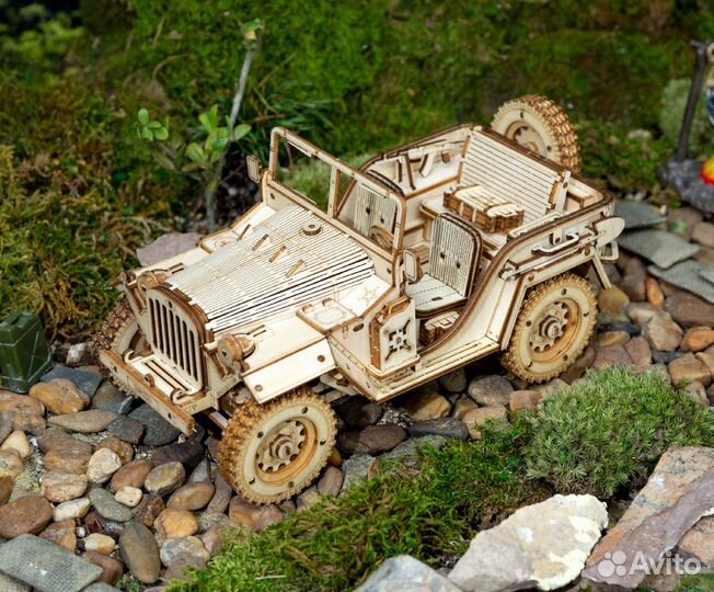 Джип из дерева (модель)