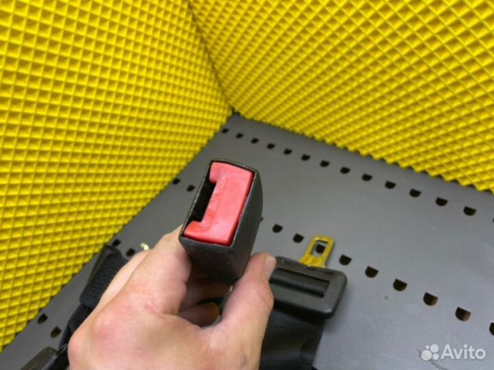 Ремень безопасности задний Mercedes-Benz E-Class