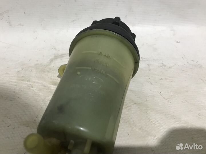 Бачок гидроусилителя руля (гура) Ford Focus 3