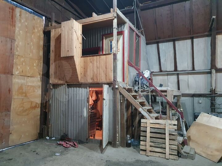 Производство 300-450 м², площадка с краном