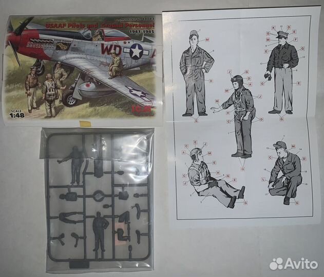Сборная модель 1 48 Лётно-обслуживающий персонал