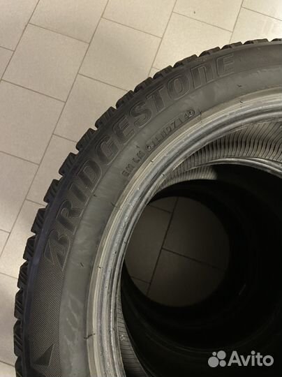 Bridgestone Blizzak Spike-01 215/55 R17