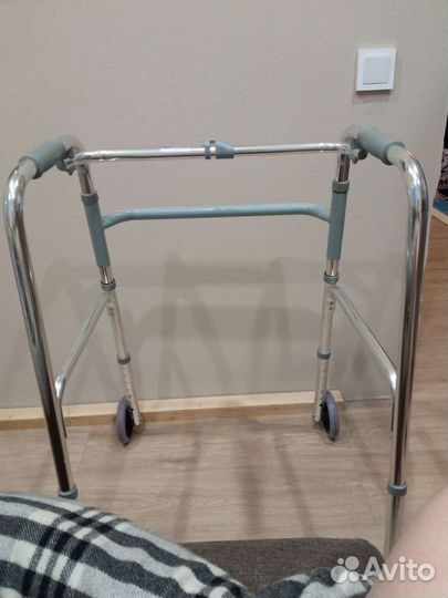 Ходунки для взрослых на колесах