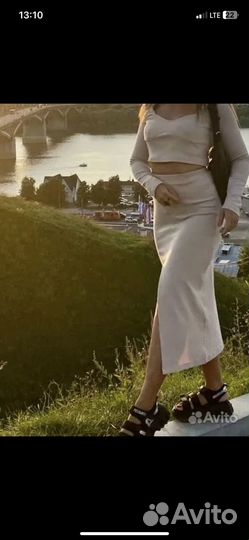 Костюмы, платья