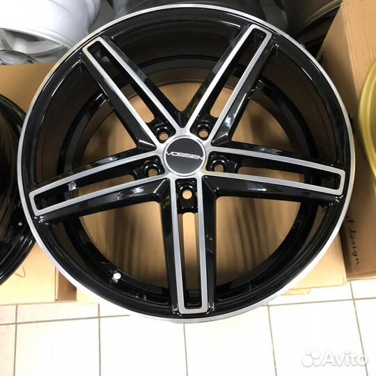 Диски новые R18 5*114.3 Vossen CV5 BKF