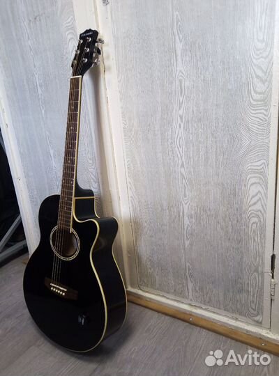 Акустическая гитара