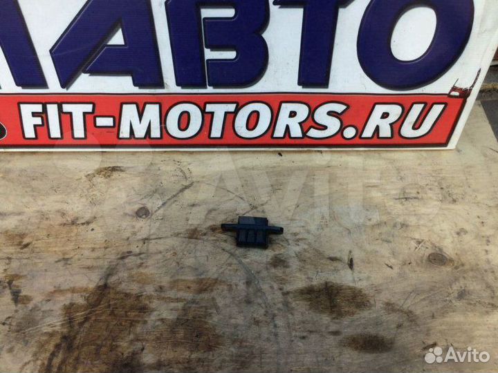 Кнопка открывания багажника Toyota Corolla E180